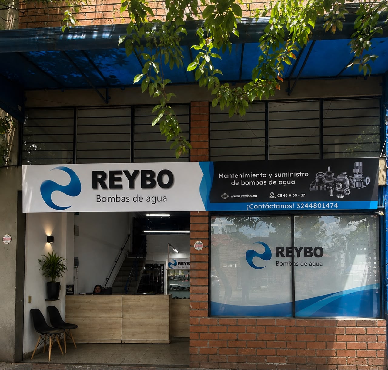 Fachada de la sede REYBO en Medellín